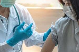 "2 din 3 respondenţi nu intenţionează să se vaccineze împotriva covid"