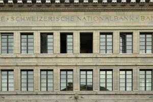 Banca Elveţiei a cheltuit 110 miliarde de franci ca să ţină în frâu aprecierea monedei naţionale