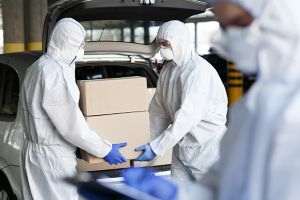 Comisia Europeană impune unele condiţii care ar putea bloca transporturile vaccinului anti-covid în UK 