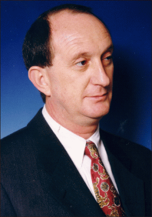 Goer Meir, noul director general al companiei "Adesgo" din Bucureşti, a fost vice-preşedinte al "Gottex Models" Ltd din Israel, cel mai cunoscut producător de costume de baie din lume şi preşedinte al companiei "Elitt" LTD din Ungaria, producător de costume bărbăteşti pentru SUA şi Europa. S-a născut în anul 1948, în oraşul Beregovo-Ucraina. A absolvit facultăţi din domeniul industriei textile Production Management College, Shenkar College of Textile and Fashion şi Technological College din Israel. Este căsătorit, are două fiice şi o nepoată. Hobby: filmele, cuvintele încrucişate şi călătoriile.