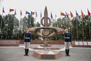 ''Acceptarea României ca membră NATO - bornă istorică ce a consfinţit integrarea în rândul democraţiilor occidentale''