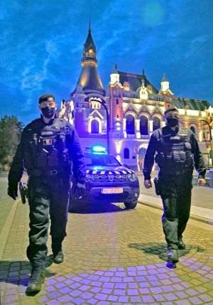 Percheziţii la persoane bănuite de înşelăciune la achiţionarea de măşti