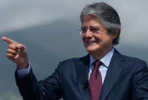 Guillermo Lasso se află pe primul loc după numărarea a 51% din voturi