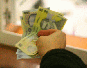 În termeni reali, luând în calcul rata inflaţiei, creşterea anuală a creditării a fost de doar 25,8%.