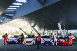 UniCredit Leasing anunţă al cincilea său sezon în motorsportul românesc, cu o echipă extinsă