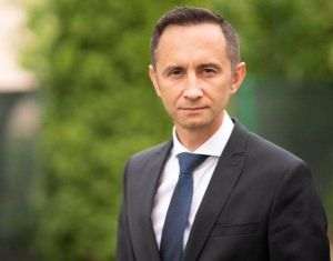 "Vlad Voiculescu insistă să se facă de râs şi după ce a fost dat afară din Guvern"