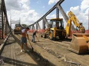 Podul suspendat de la Brăila se apropie de o nouă etapă a construcţiei