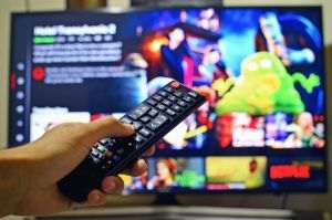 Co-directorul general al Netflix a obţinut 612,13 milioane de dolari din exercitarea opţiunilor pentru acţiuni în 2020