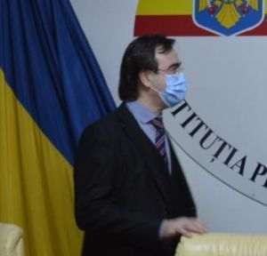 "Restaurantele şi sălile de spectacol s-ar putea deschide luni cu 30% din capacitate"