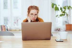 Senatul a adoptat un proiect privind reglementarea activităţii de telemuncă