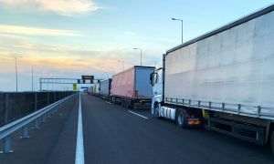 Coadă de peste zece kilometri la PTF Giurgiu - Ruse