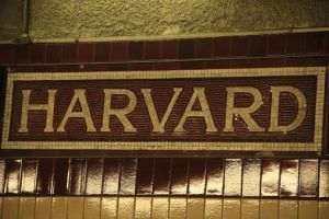 Universitatea Harvard le va cere studenţilor să fie vaccinaţi împotriva COVID