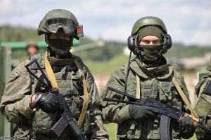 80.000 de soldaţi ruşi au rămas la frontiera cu Ucraina
