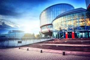 CEDO condamnă Polonia după desemnarea neconformă a unui judecător al Curţii Constituţionale