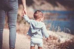 Drama unei generaţii: unu din trei copii creşte fără cel puţin un părinte