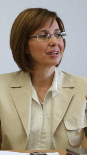 Isabelle Iacob: "Help-Net Farma şi-a propus să aibă 120 de farmacii până în 2010".