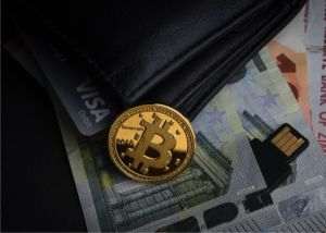 Bitcoin s-a dat de trei ori peste cap, până la 30.000 de dolari