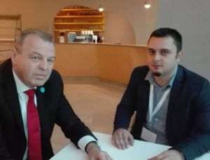 În 28 iunie 2018, conducerea ARR stabilea că oferta depusă de compania lui Ursachi corespunde cerinţelor instituţiei publice şi îi atribuie contractul, care este semnat în 4 iulie 2018 de instituţia publică şi în 9 iulie de firma Agile Transport Analisys SRL.Cu alte cuvinte, George Ursachi a făcut iniţial o estimare de costuri pentru compania din Marea Britanie, pentru ca ulterior să depună o ofertă din partea firmei înfiinţată de el şi să obţină contractul pentru realizarea studiului respectiv.