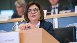 Adina Vălean, criticată de liderii europeni pentru o postare legată de deturnarea avionului care transporta un disident din Belarus