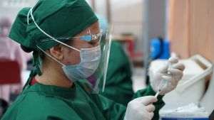 China a calificat drept false relatările presei americane despre cercetătorii bolnavi de COVID din Wuhan