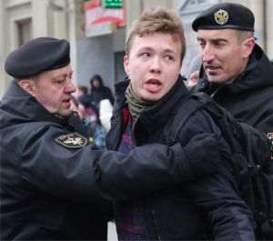 Roman Protasevici, reţinut de poliţie la protestele din Minsk, Belarus, din 26 martie 2017
