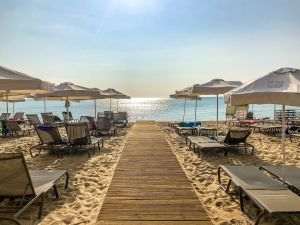 Turişti care au făcut COVID pot merge în Grecia sau Bulgaria fără teste PCR sau vaccin