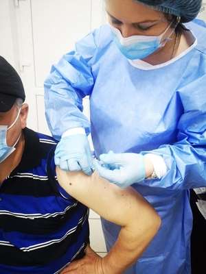 Buzău: Tot mai mulţi angajatori cer vaccinarea la locul de muncă