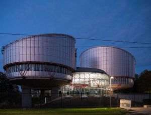 România, amendată de CEDO pentru lipsa de reacţie în scandalul de homofobie de la Muzeul Ţăranului Român din 2013