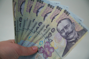 In April 2007, the above mentioned investors deposited 100000 lei in a discretionary account opened with the Deva office of SSIF Broker.