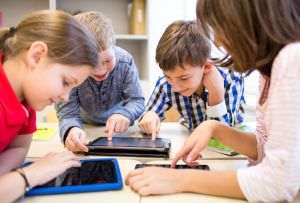 Satisfacţie pentru elevi: pot acorda feedback profesorilor