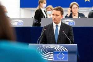 "Parlamentul European cere Comisiei Europene transparenţă totală în utilizarea fondurilor din PNRR"