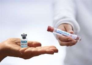 Adevăratele stimulente pentru vaccinare sunt ocolite de toată lumea