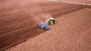 Decapitalizarea masivă a fermierilor, o consecinţă a lipsei granturilor pentru agricultură