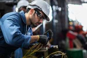 Angajaţii din industria de producţie de energie termică şi electrică vor putea ieşi mai repede la pensie