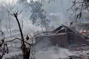 Armata din Myanmar a incendiat un sat 