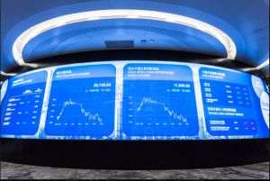 Semestru record pentru Bursa din Hong Kong, în privinţa sumelor atrase prin IPO-uri
