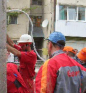 Proiectul de interconectare a reţelelor de gaze cu Ungaria în zona Szeged - Arad va permite României să îşi diversifice sursele de gaze naturale şi să crească semnificativ securitatea în furnizare. Capacitatea de transport a conductei va fi de 180.000 mc/h. "E.ON Gaz România" a rezervat o capacitate importantă de transport pe această conductă pe segmentul din România. Consorţiul care construieşte această conductă preconizează că proiectul va deveni operaţional începând cu 1 iulie 2010. Pentru ca acest proiect să fie viabil capacitatea conductei trebuie rezervată integral. Din partea maghiară capacitatea a fost rezervată în totalitate.