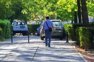 Amendă de până la 3.000 de lei pentru şoferii care blochează complet trotuarele