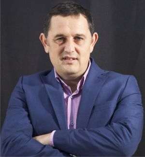 Gheorghe Piperea: "O persoană fizică aflată în supraîndatorare sau care urmează să intre într-o astfel de situaţie sau de faliment poate determina consecinţe sociale asupra stakeholderilor (adică toţi cei care sunt alături de noi sau depind de noi). Societatea ar trebui să sprijine, sub forma unei plase ultime de siguranţă, salvarea de la ruină a persoanei supraîndatorate pentru că nu contează doar ea, ci toţi stakeholderii".