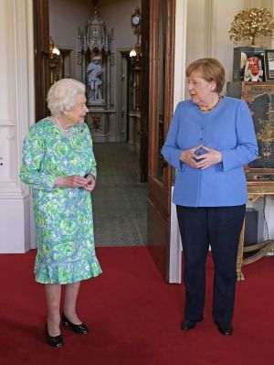 Regina Elisabeta a II-a a Marii Britanii a primit-o pe cancelarul german Angela Merkel la Castelul Windsor