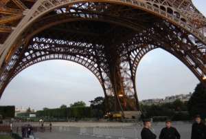 Turnul Eiffel se redeschide astăzi pentru vizitatori