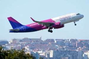 Wizz Air închiriază avioane pentru a face faţă cererii de transport