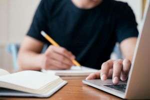 72,90% - rata de promovare la examenul naţional pentru definitivare în învăţământ
