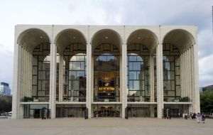 Metropolitan Opera din New York solicită orchestrei, echipelor de producţie şi publicului să se vaccineze