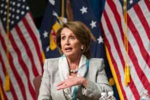 Un lider republican glumeşte pe tema dorinţei sale de a o agresa pe democrata Nancy Pelosi