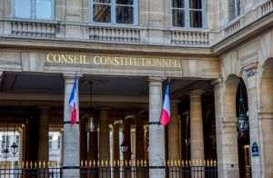 Consiliul Constituţional validează permisul sanitar şi vaccinarea obligatorie a personalului medical