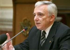 "Ciclul de scădere a dobânzilor, în ţara noastră, s-a oprit"