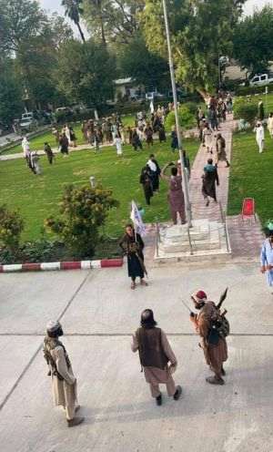 Talibanii au intrat în Kabul