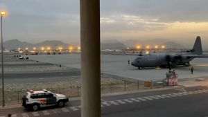 Statele Unite îşi sfătuiesc cetăţenii să evite deplasările spre aeroportul din Kabul