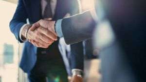 Andrei Dan Constantin, fostul director adjunct al Alpha Bank, este de astăzi noul expert financiar al companiei Appraisal & Valuation SA